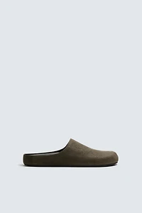 LEATHER CLOGS