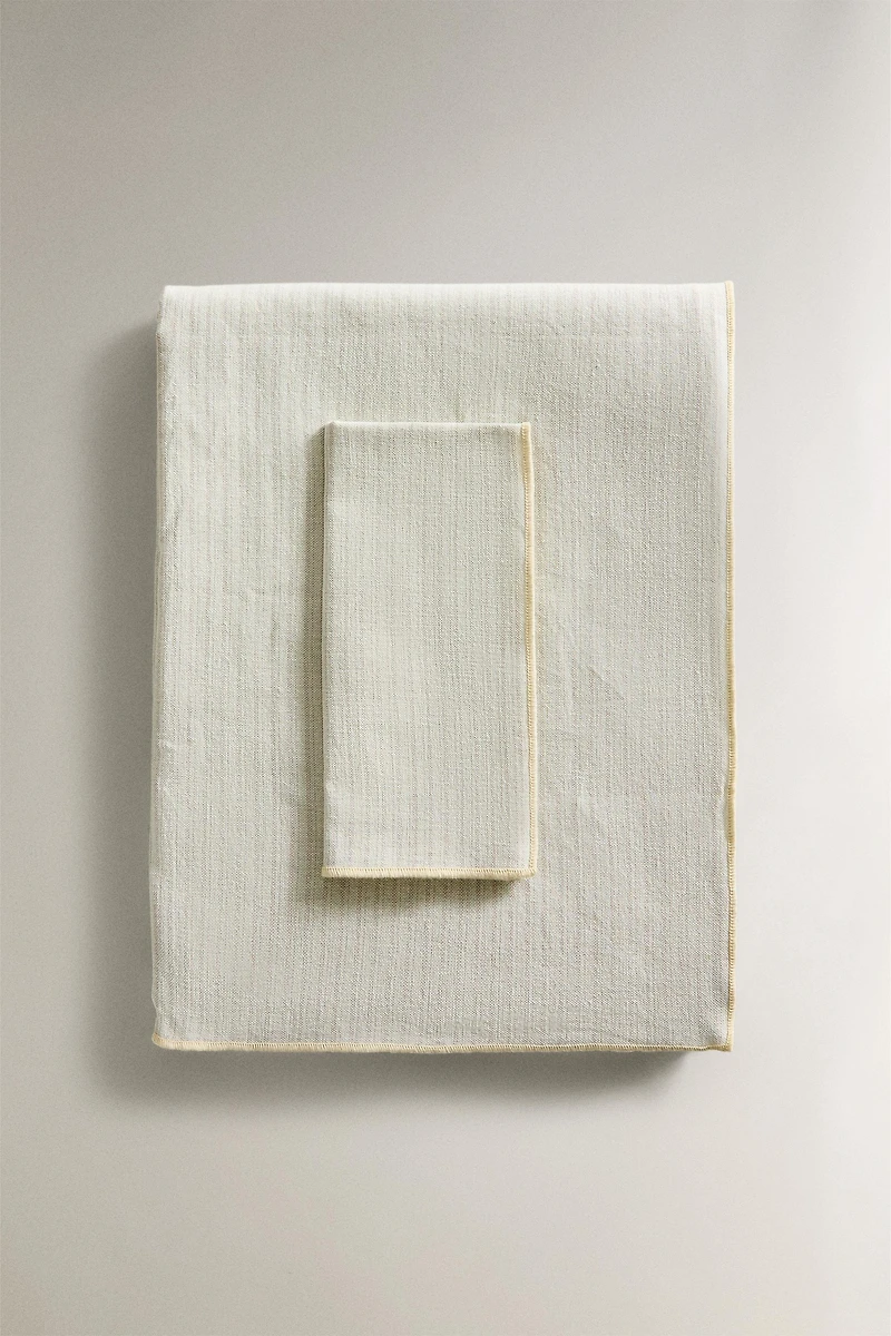 STRIPED OVERLOCK TABLECLOTH