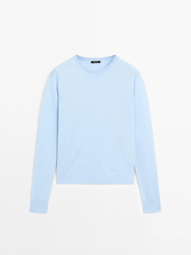 Wool blend knit sweater with crew neck