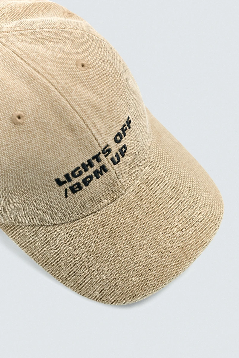 CASQUETTE BRODÉE CONTRASTE