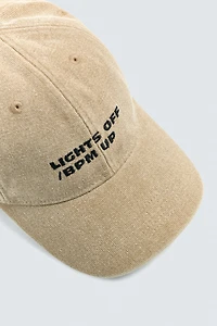 CASQUETTE BRODÉE CONTRASTE