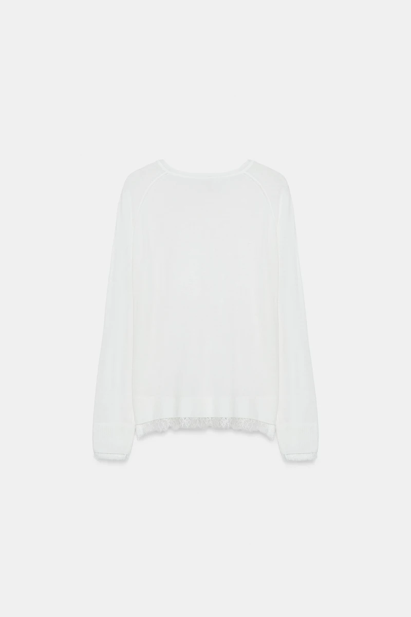 PULL EN MAILLE AVEC DENTELLE