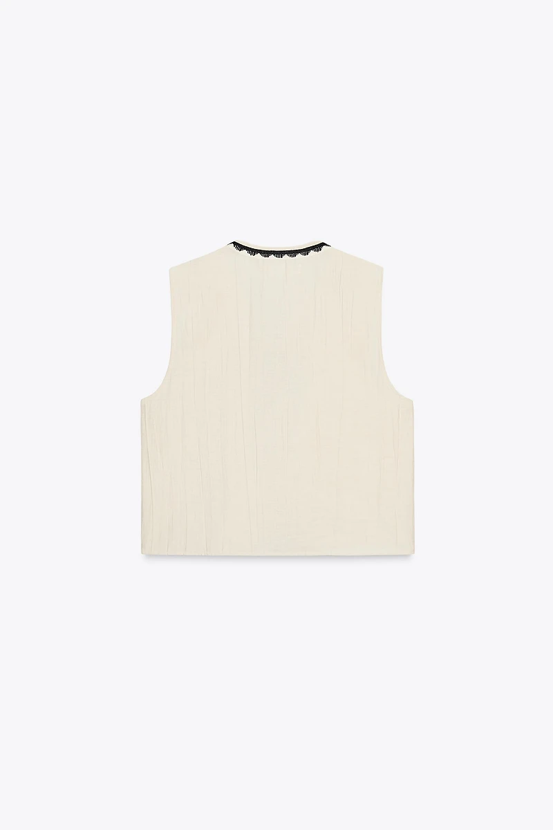 GILET BRODÉ À POMPONS