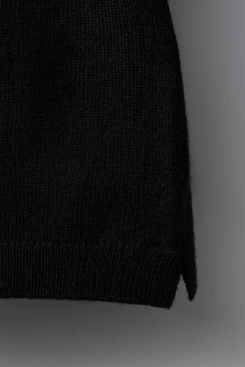 PULL EN MAILLE À COL CHEMINÉE