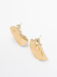 Medium-sized earrings with pleats