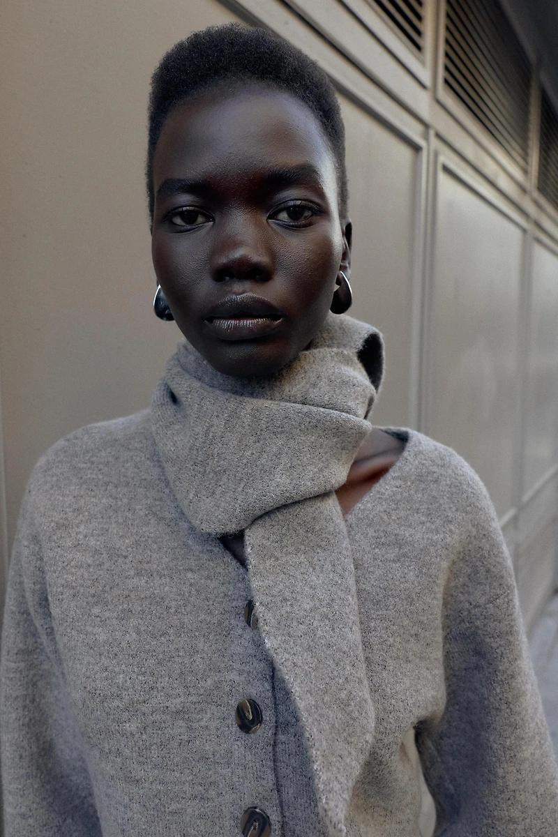 GILET EN MAILLE AVEC FOULARD