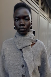 GILET EN MAILLE AVEC FOULARD