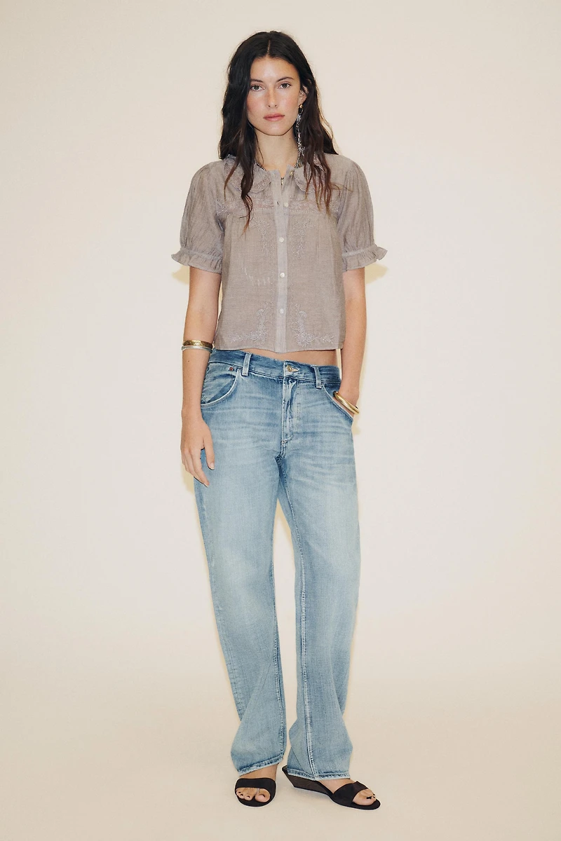 EMBROIDERED PETER PAN COLLAR SHIRT