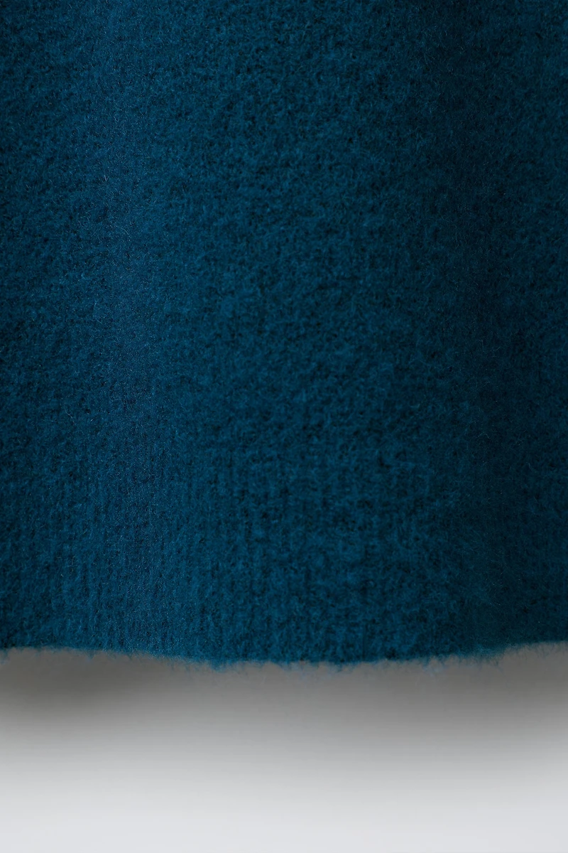 SOFT WOOL KNIT SWEATER