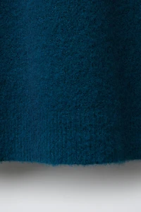 SOFT WOOL KNIT SWEATER