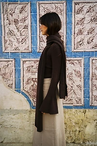 FITTED KNIT FLARED SLEEVE JUMPER