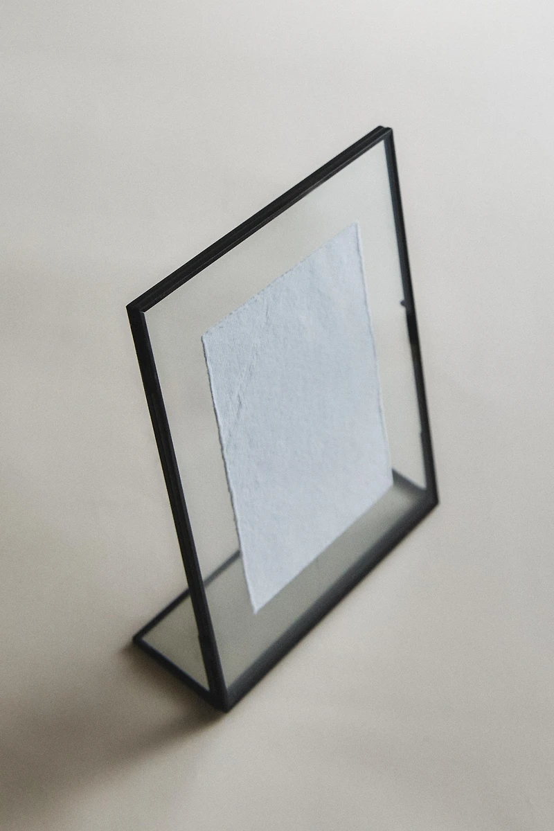RECTANGULAR STRUCTURE PHOTO FRAME