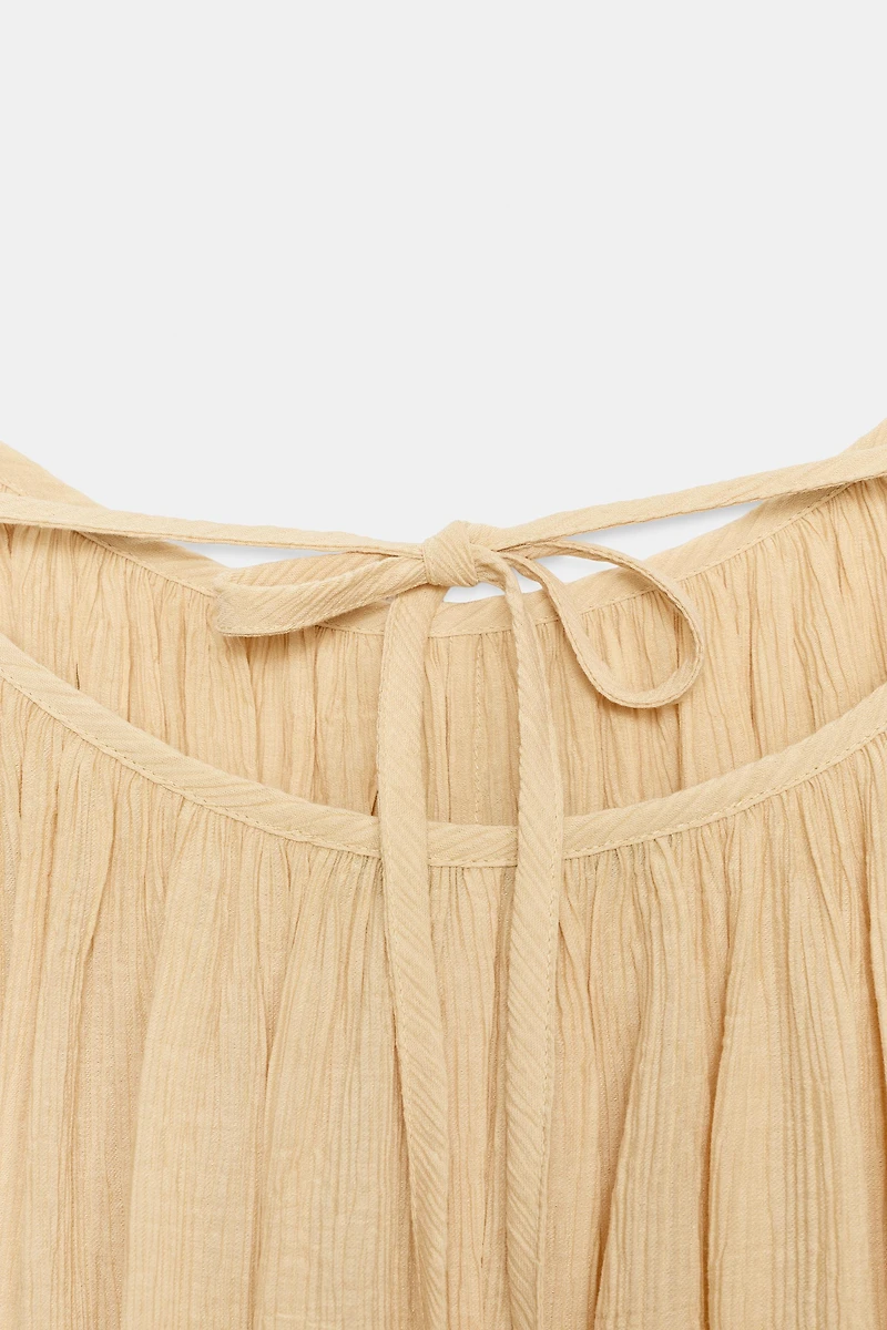 ROBE COURTE TEXTURÉE À VOLUME