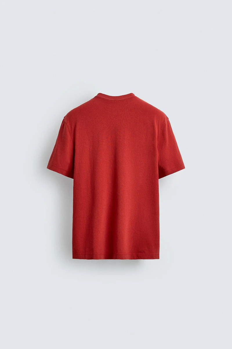T-SHIRT POCHE AARON LEVINE X ZARA