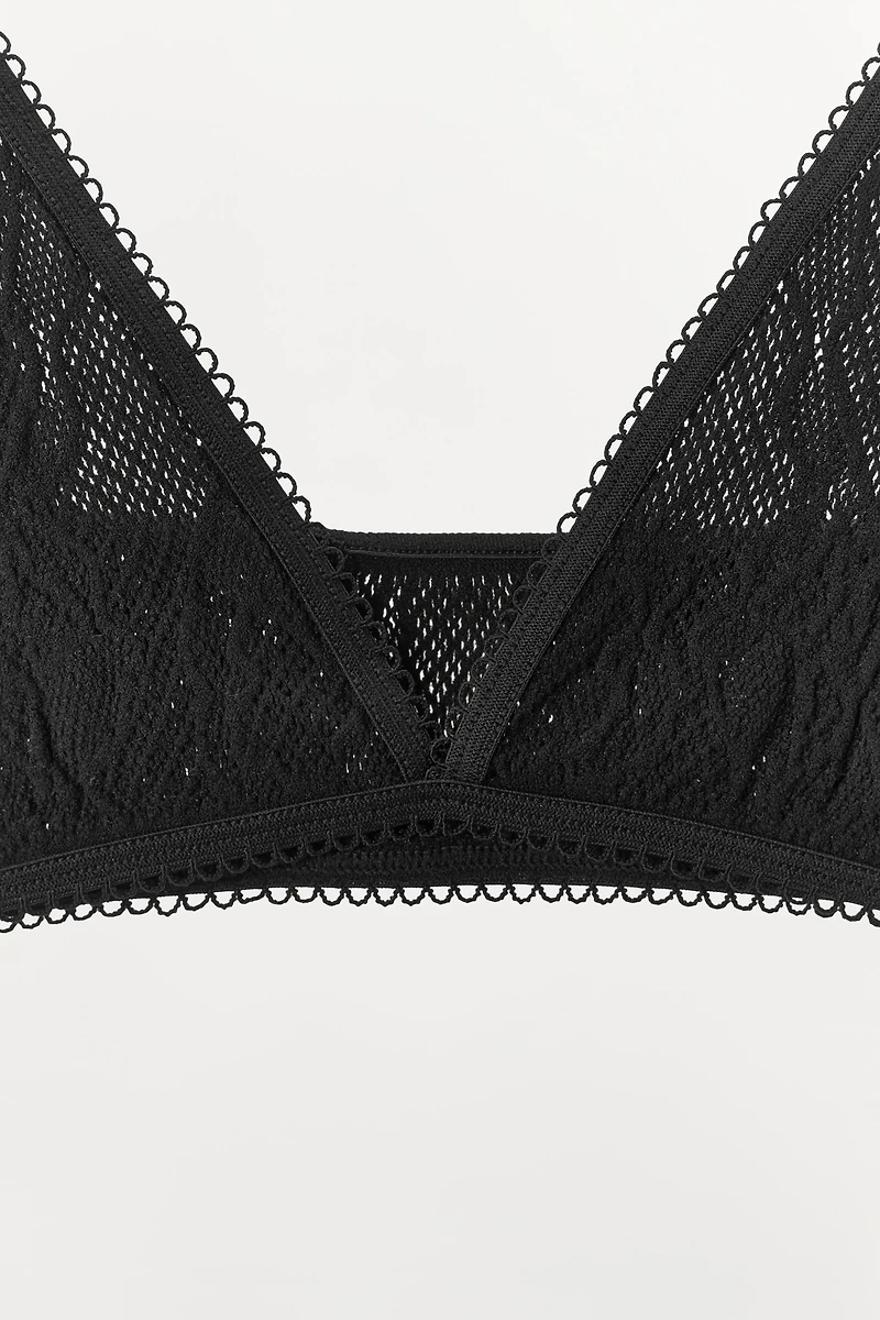 SEAMLESS LACE BRALETTE