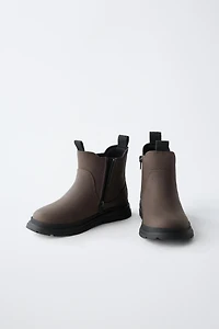CHELSEA BOOTS
