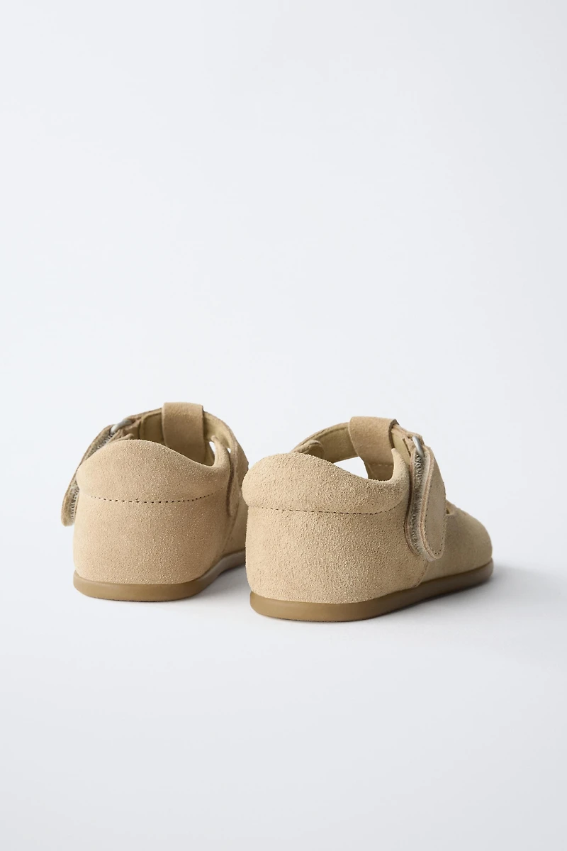 CHAUSSURES EN CUIR