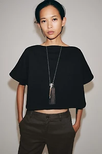CAPE EFFECT CROP TOP
