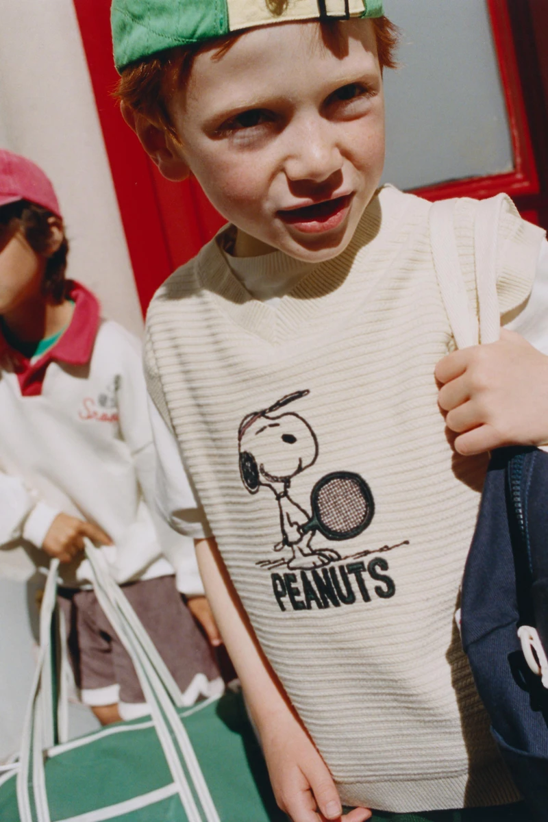 EMBROIDERED SNOOPY PEANUTS™ KNIT VEST