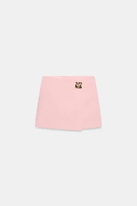 ASYMMETRIC SKORT WITH APPLIQUÉ