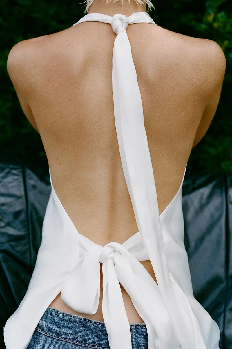 HALTER SATIN EFFECT TOP