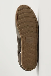 RETRO-STYLE SNEAKERS
