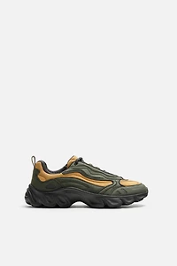 CHUNKY SOLE SNEAKERS