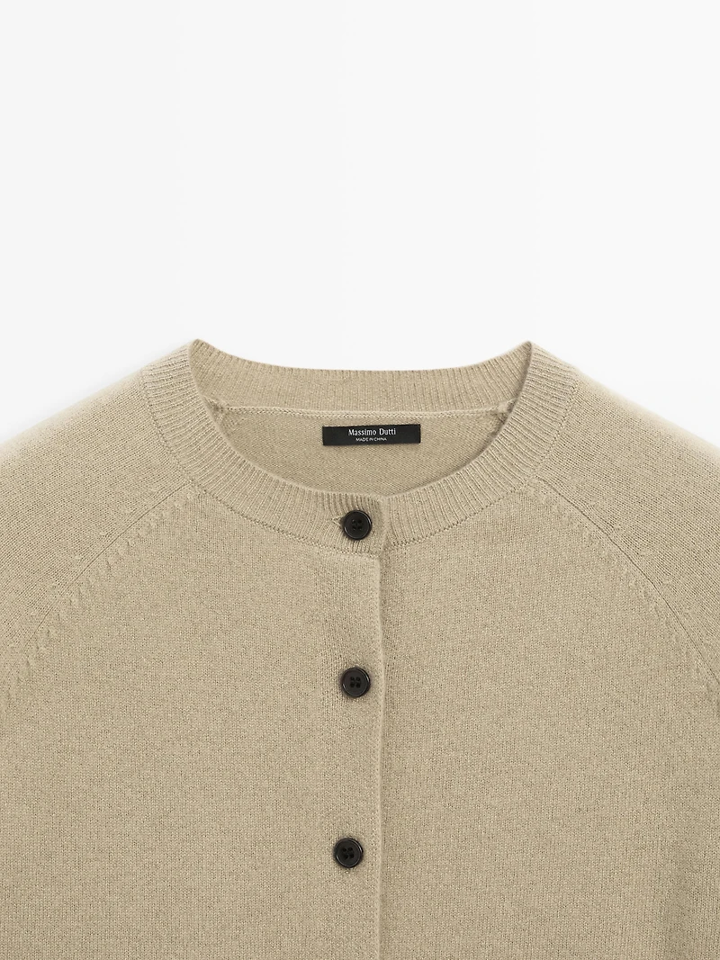 Short knit cardigan with raglan sleeves