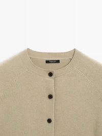 Short knit cardigan with raglan sleeves