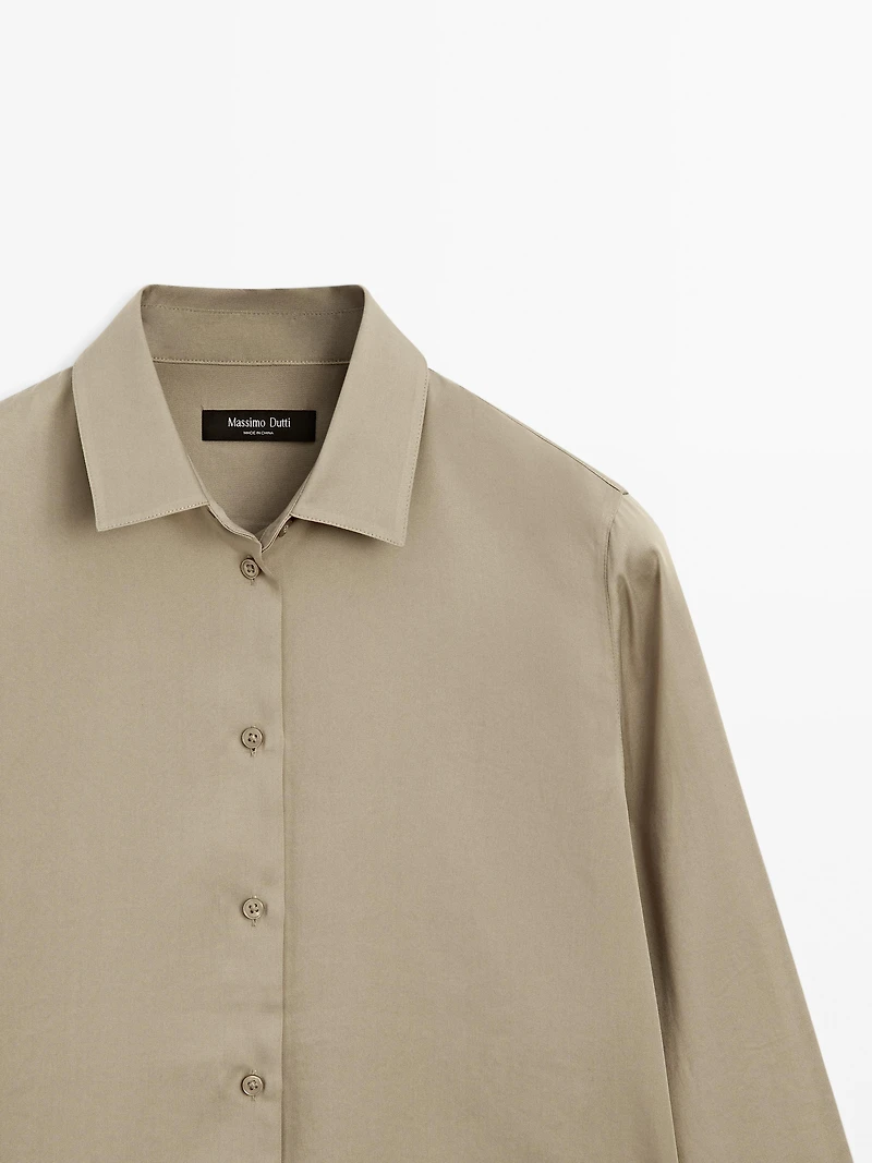 Flowing shirt with collar