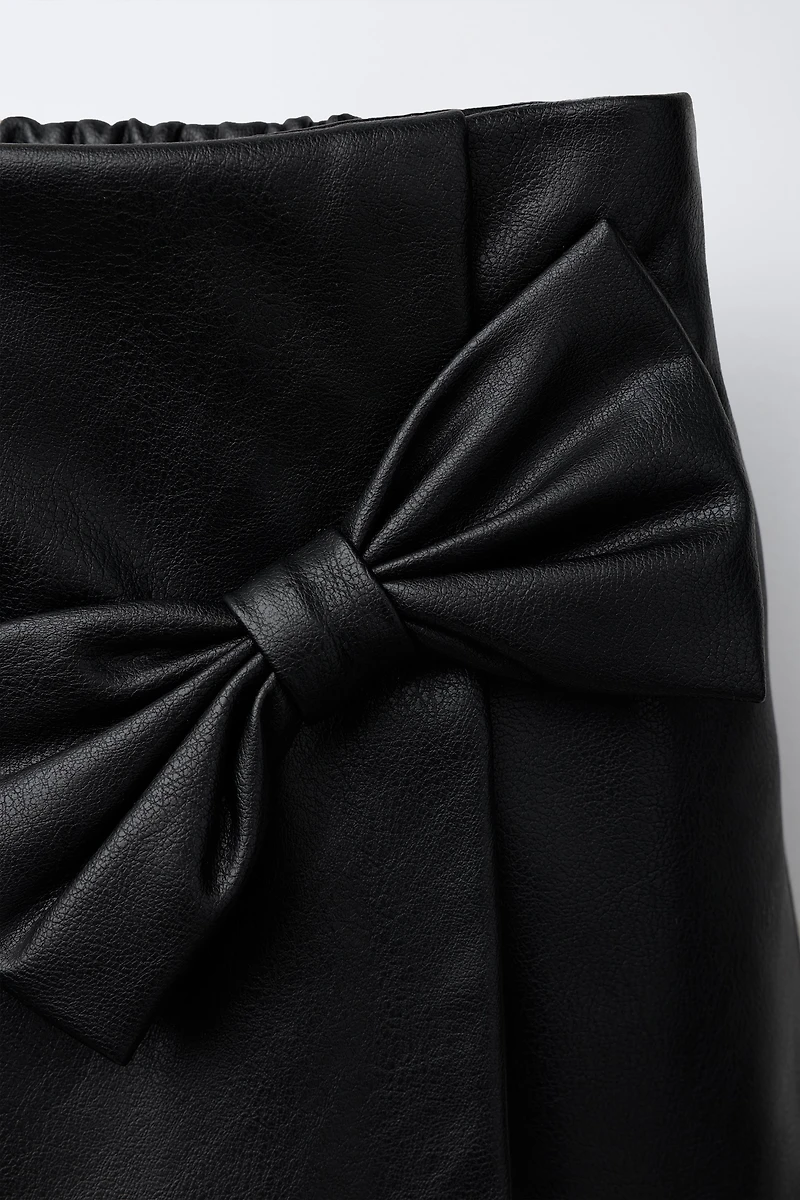 FAUX LEATHER BOW SKORT