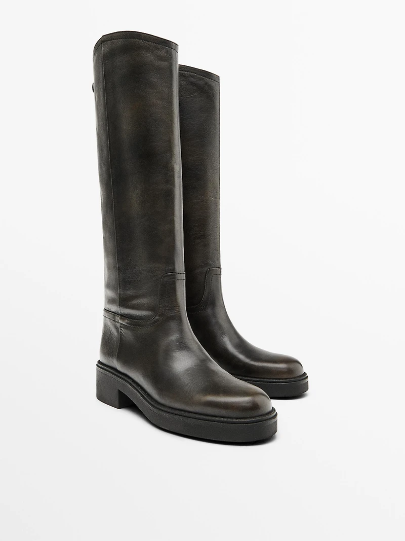 Bottes en cuir brossé