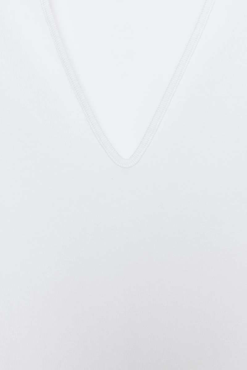 ROBE COURTE COL EN V