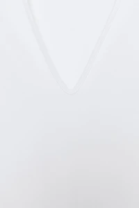 ROBE COURTE COL EN V