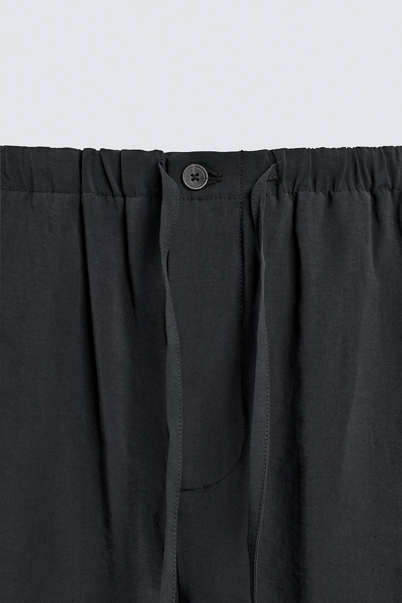 RELAXED FIT FLOWY PANTS