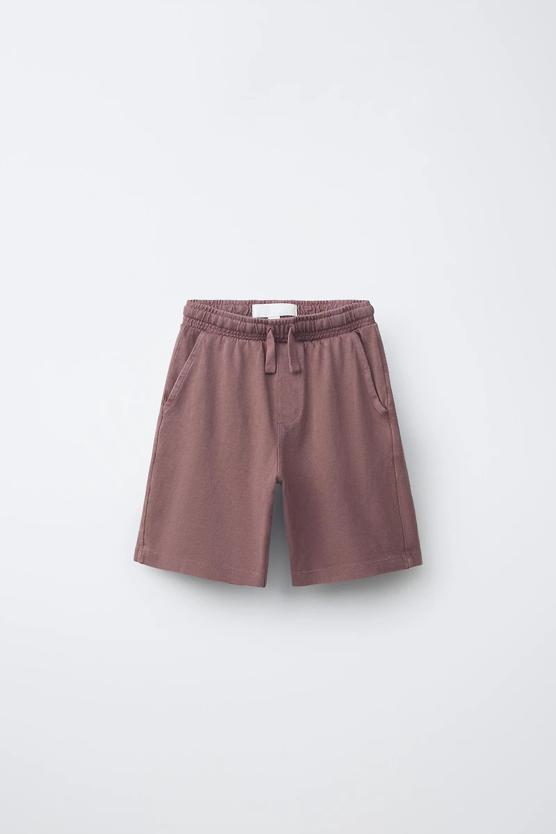 ENSEMBLE T-SHIRT ET BERMUDA UNI TEINT SUR PIÈCE