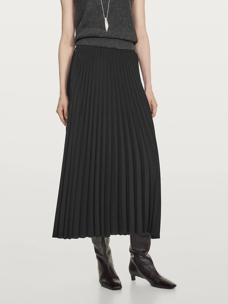 Long pleated skirt