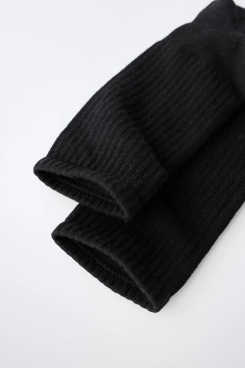 THREE-PACK OF LONG BASIC SOCKS