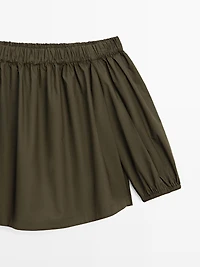 Voluminous boat neck top