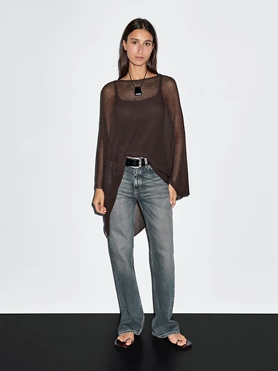 Cape en maille coupe asymétrique