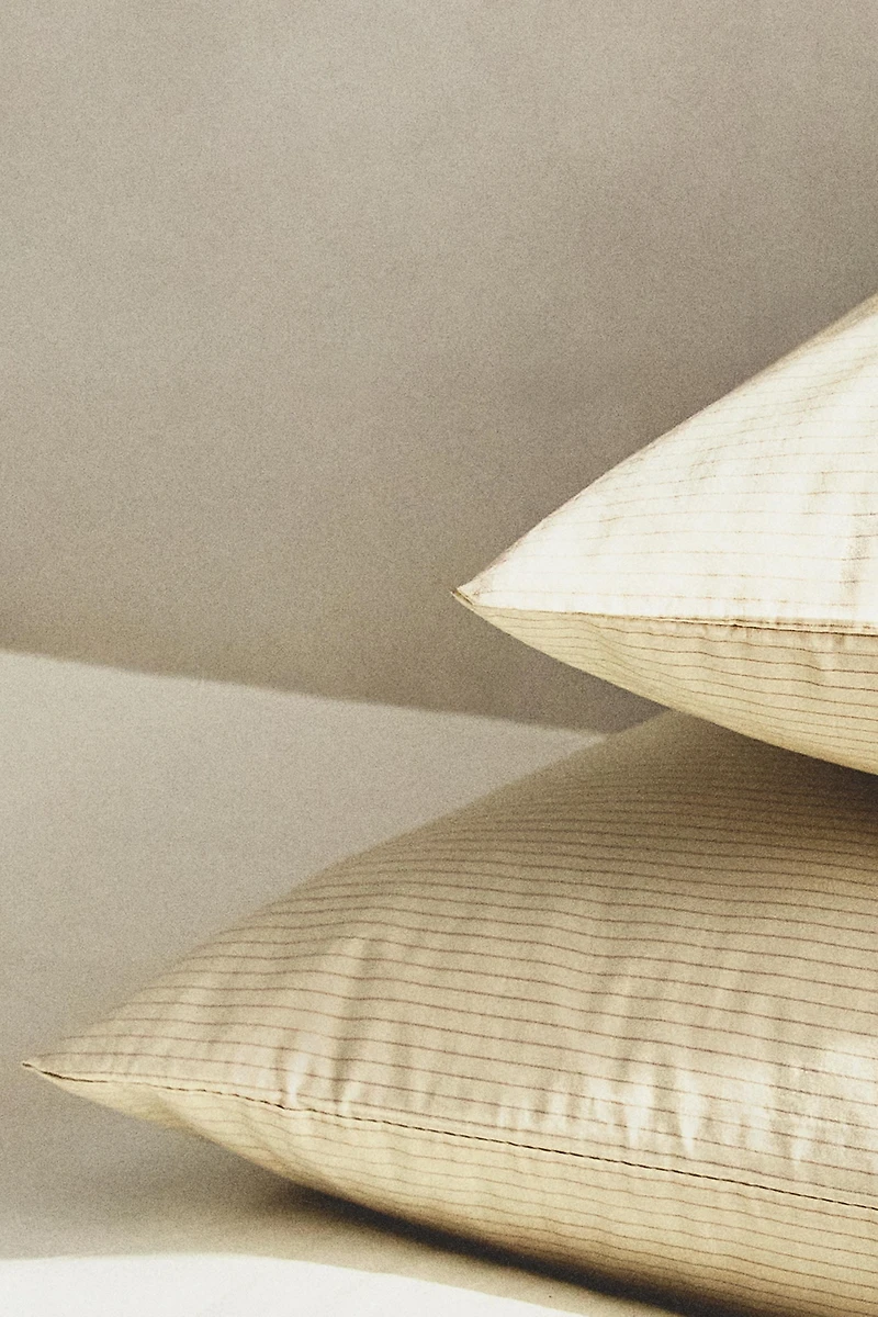 STRIPED PRINT PILLOWCASE