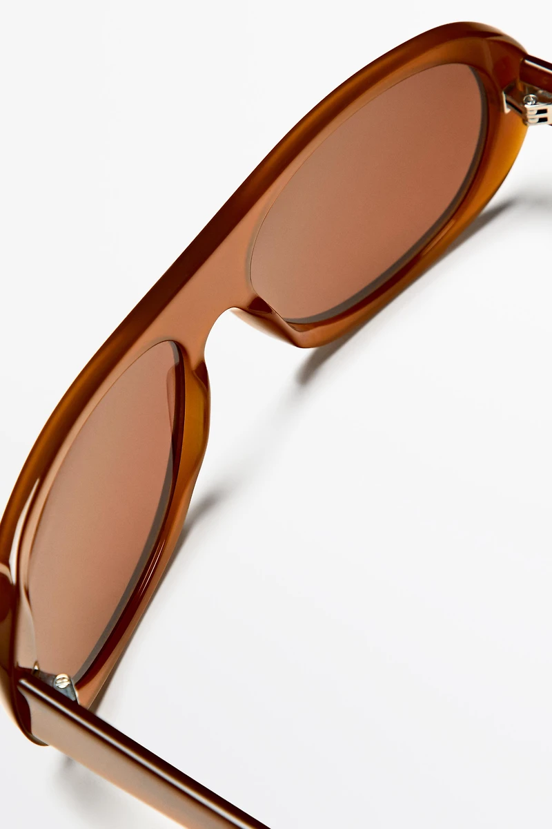 Wraparound sunglasses
