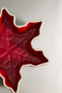 CHRISTMAS STONEWARE PLATE WITH A SNOWFLAKE DESIGN