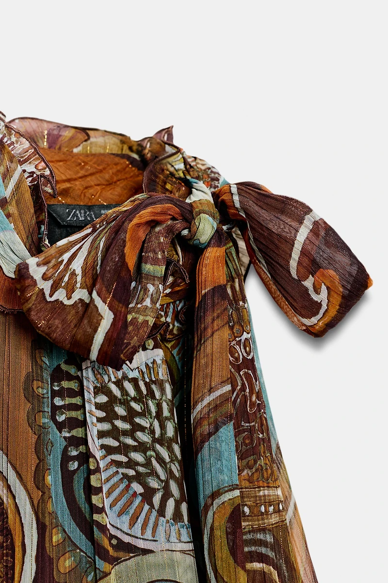 TOP ASYMÉTRIQUE IMPRIMÉ AVEC FIL MÉTALLISÉ