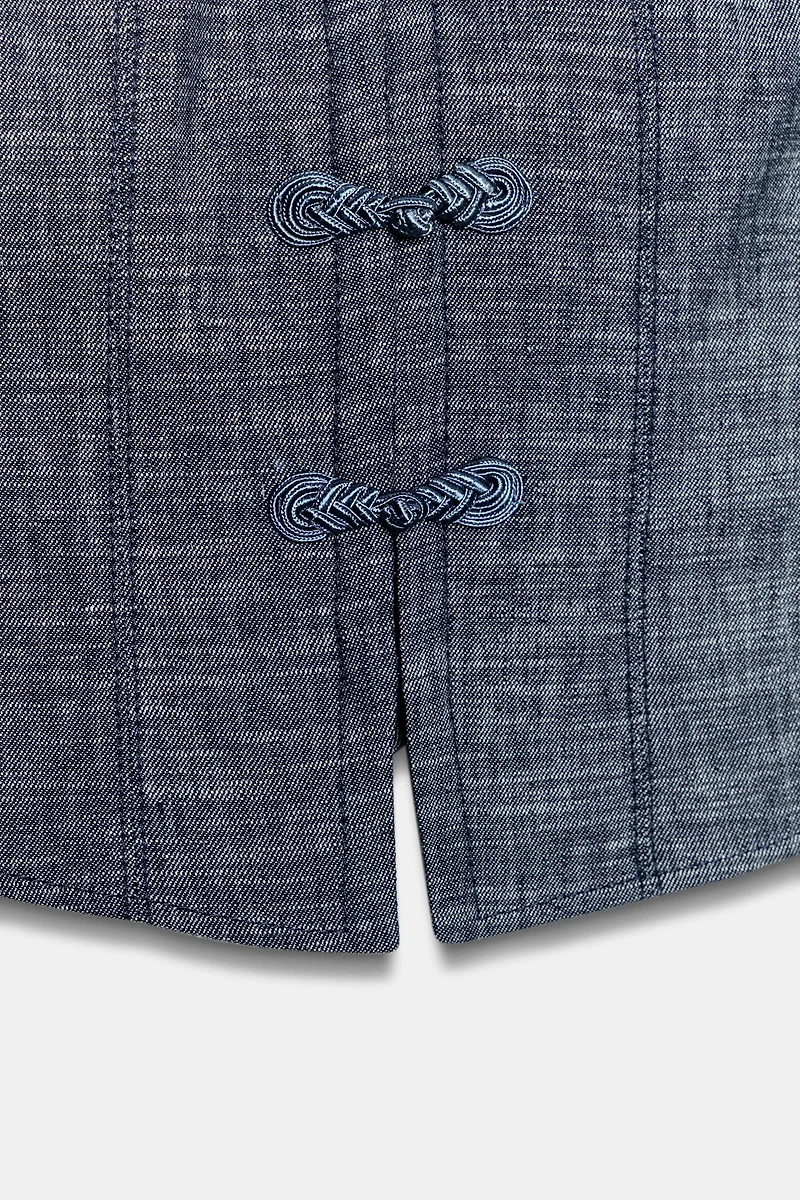 LINEN CROP TOP WITH FROG CLASP