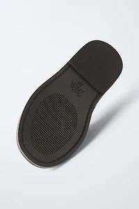 TASSELED LEATHER LOAFERS LIMITED EDITION