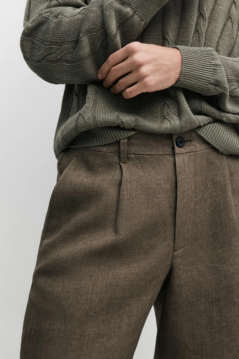 100% linen darted Bermuda shorts