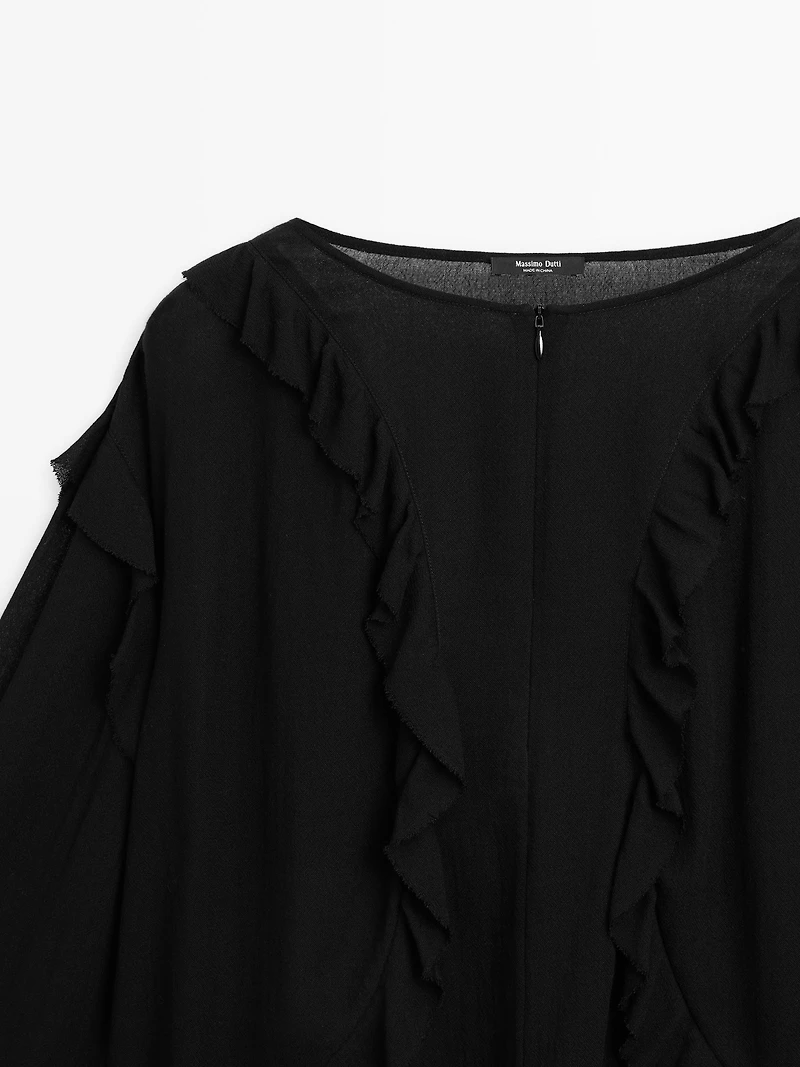Flowing blouse with ruffles and zip