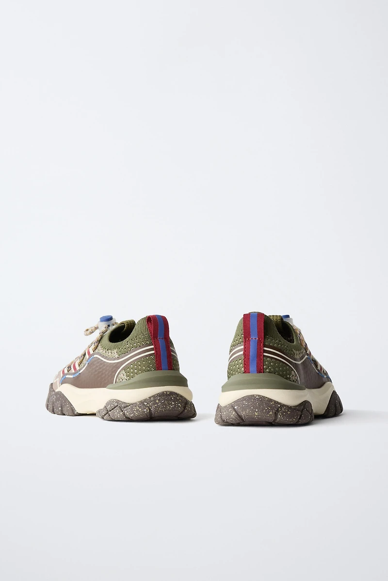 SOCK-STYLE ATHLETIC SNEAKERS