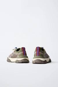 SOCK-STYLE ATHLETIC SNEAKERS